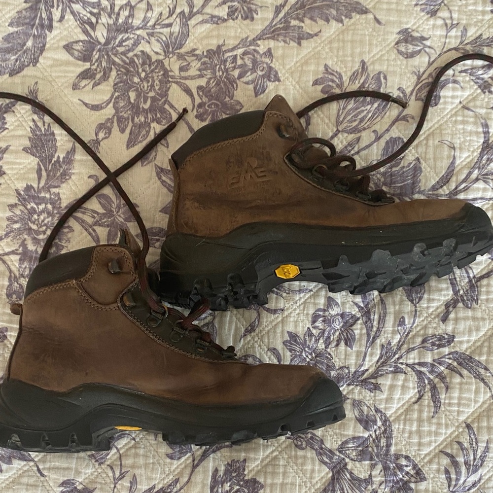Women’s Brown Hiking Boots. Eastern Mountain Sports made in Italy.